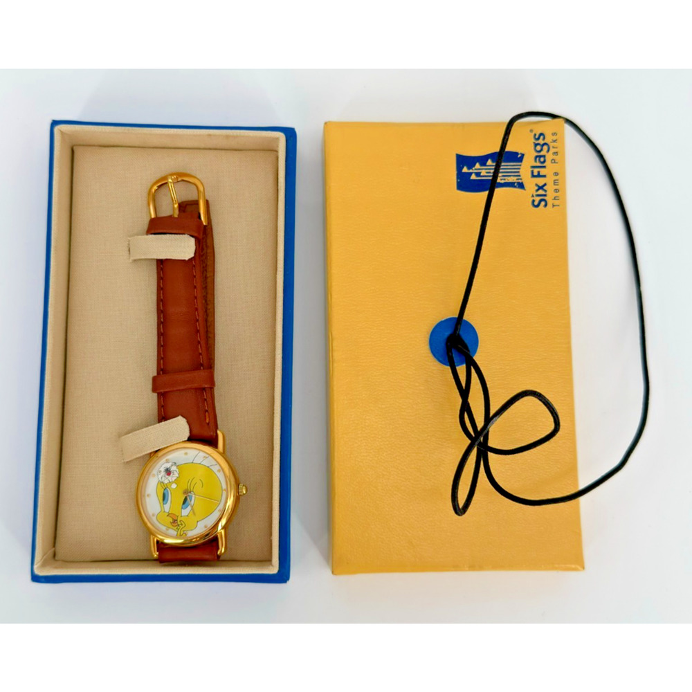 Vintage 1995 Six Flags Tweety Bird Watch Rotating Dial Leather Band Works w/ Box